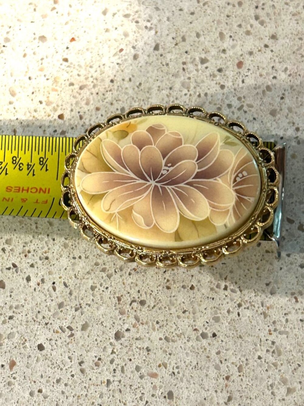 1928 Lotus Flower Brooch Oval Cameo Gold-Tone Filigree Frame Vintage Floral Desi - Picture 2 of 10
